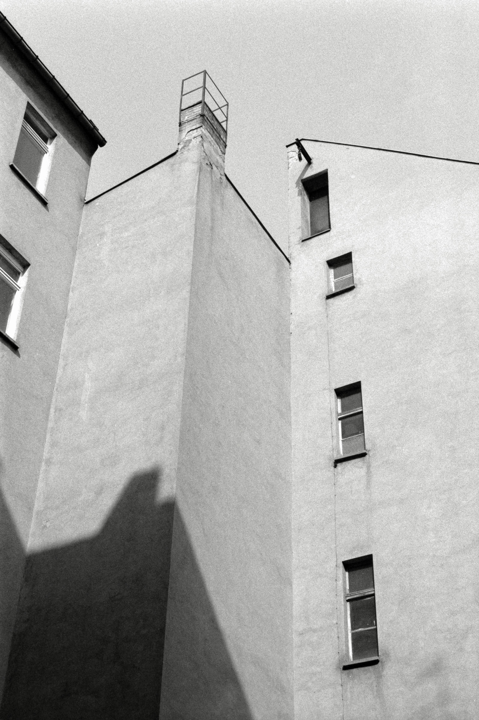 AHP F1993 03 007 sc240902 img29 NLP